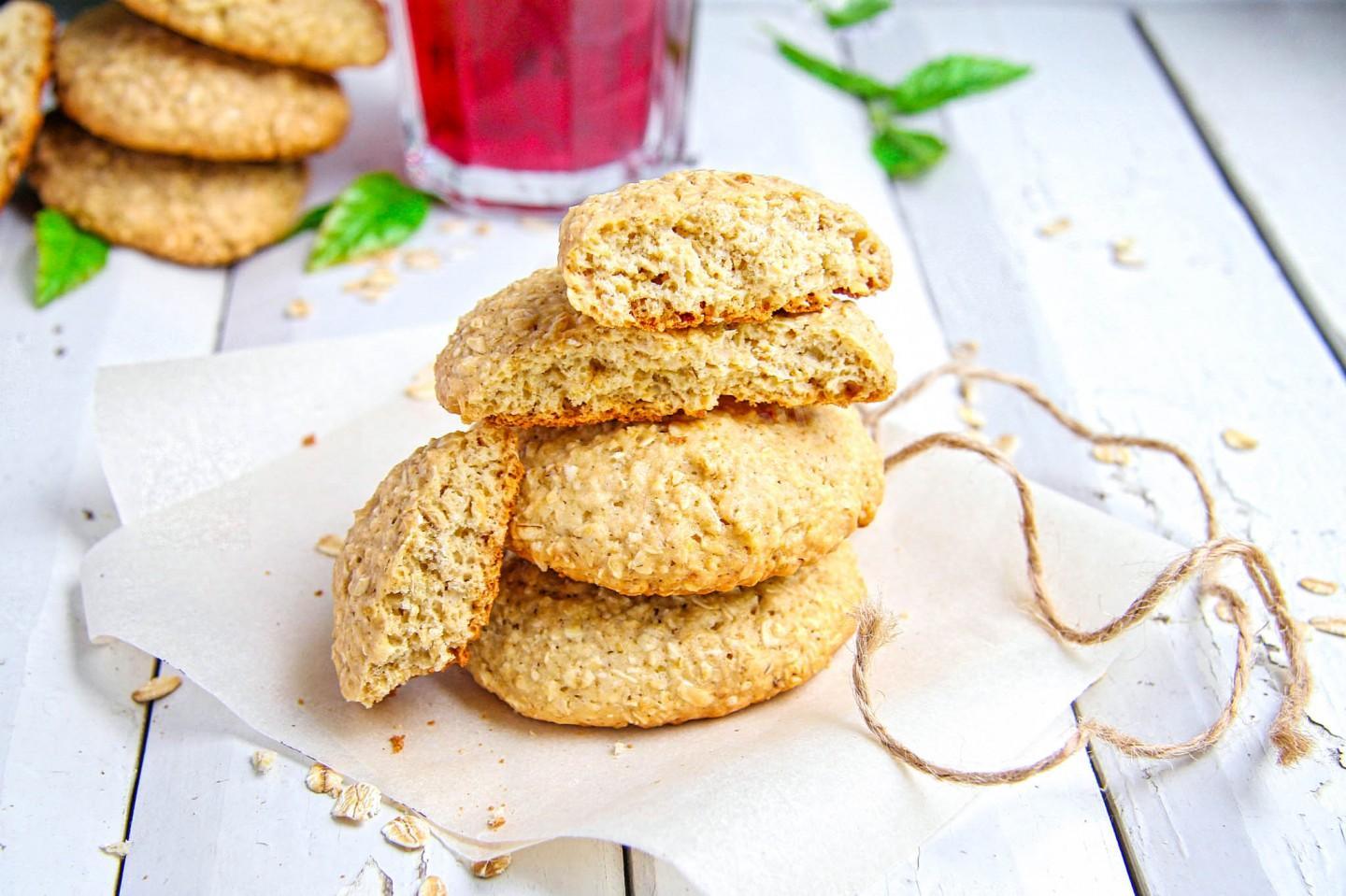 Golden Crunch: Homemade Oatmeal Delights